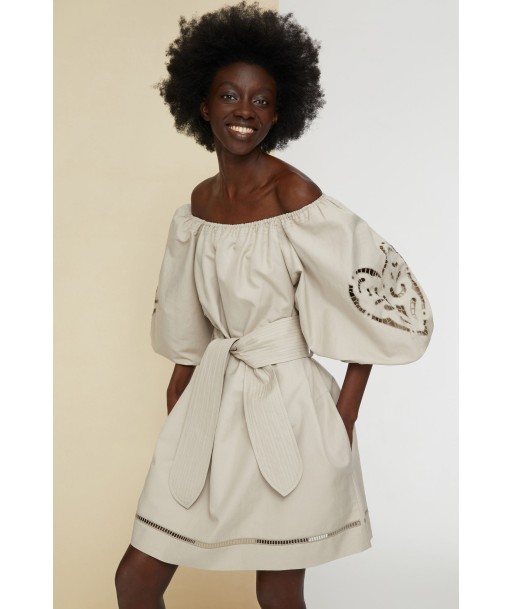 Robe en coton et lin à broderie ajourée en stock